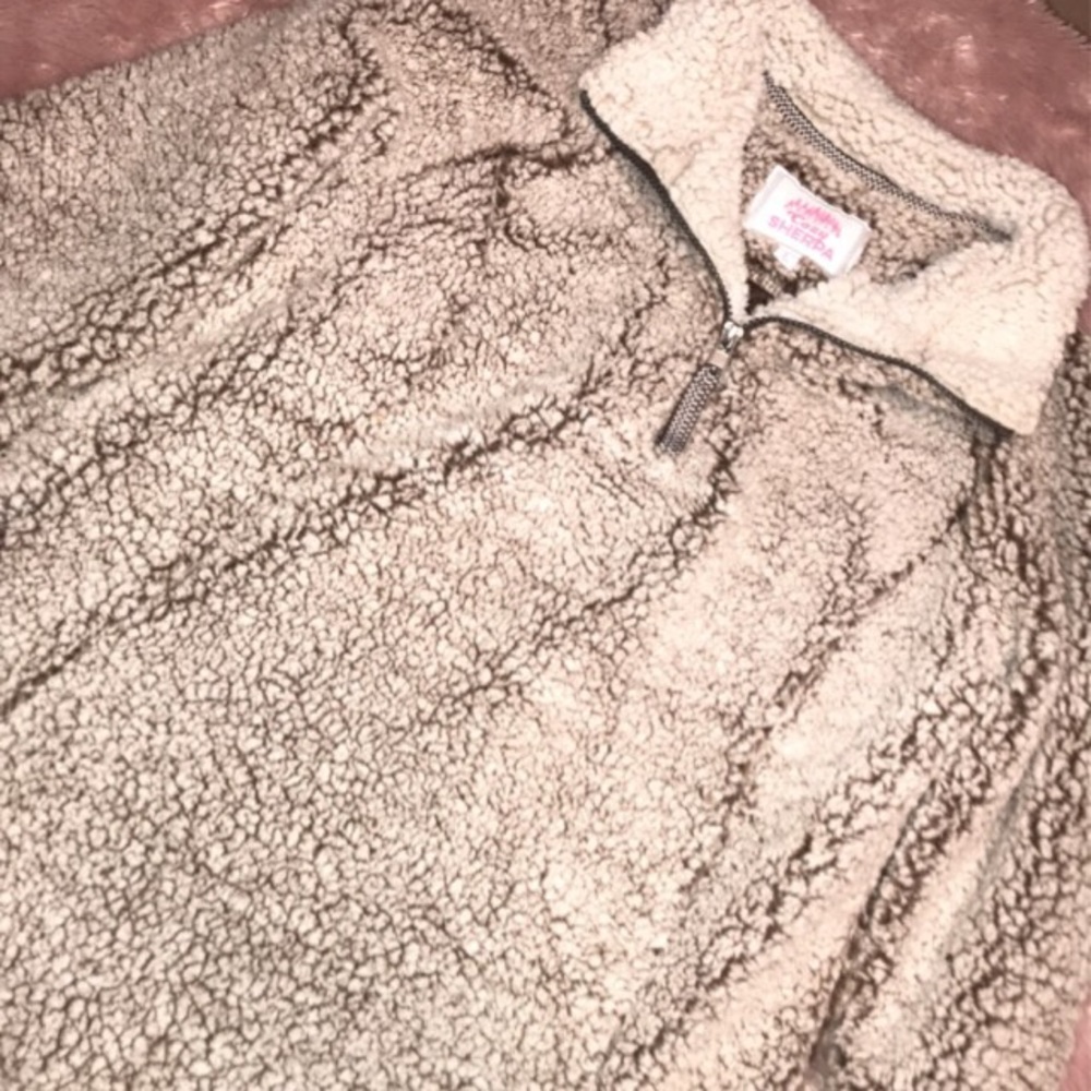 Like new cozy Sherpa fuzzy pullover